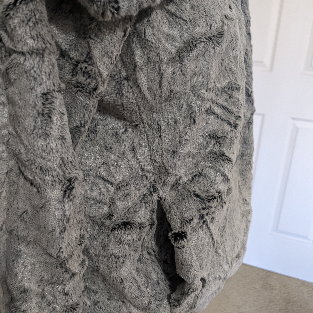 Chinchilly Cropped Jacket - Picture 2 of 8